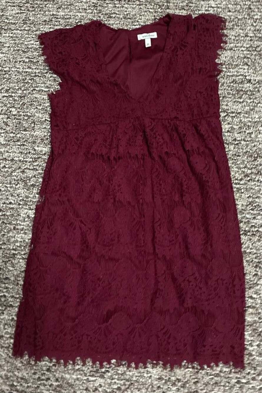 Women’s medium maroon lace trim babydoll mini dress splendid